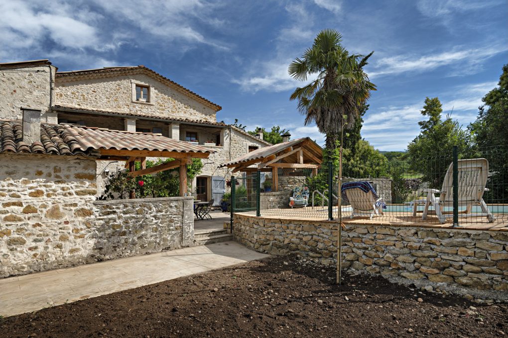 Fontaine Neuve gites et chambres d'hôtes à Lure : un coin de paradis en Provence